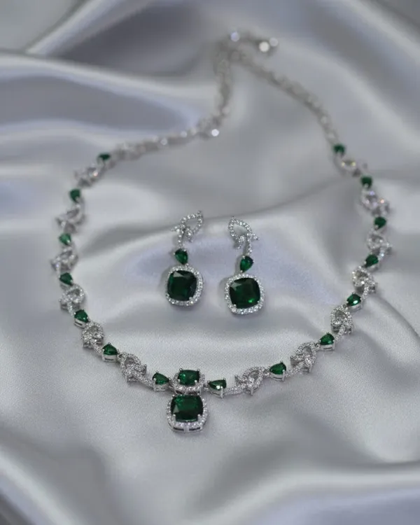 Green_Brass_Necklace_Set_For_Women